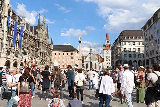 Covid Demonstation am Marienplatz (©Fotp: Martin Schmitz)